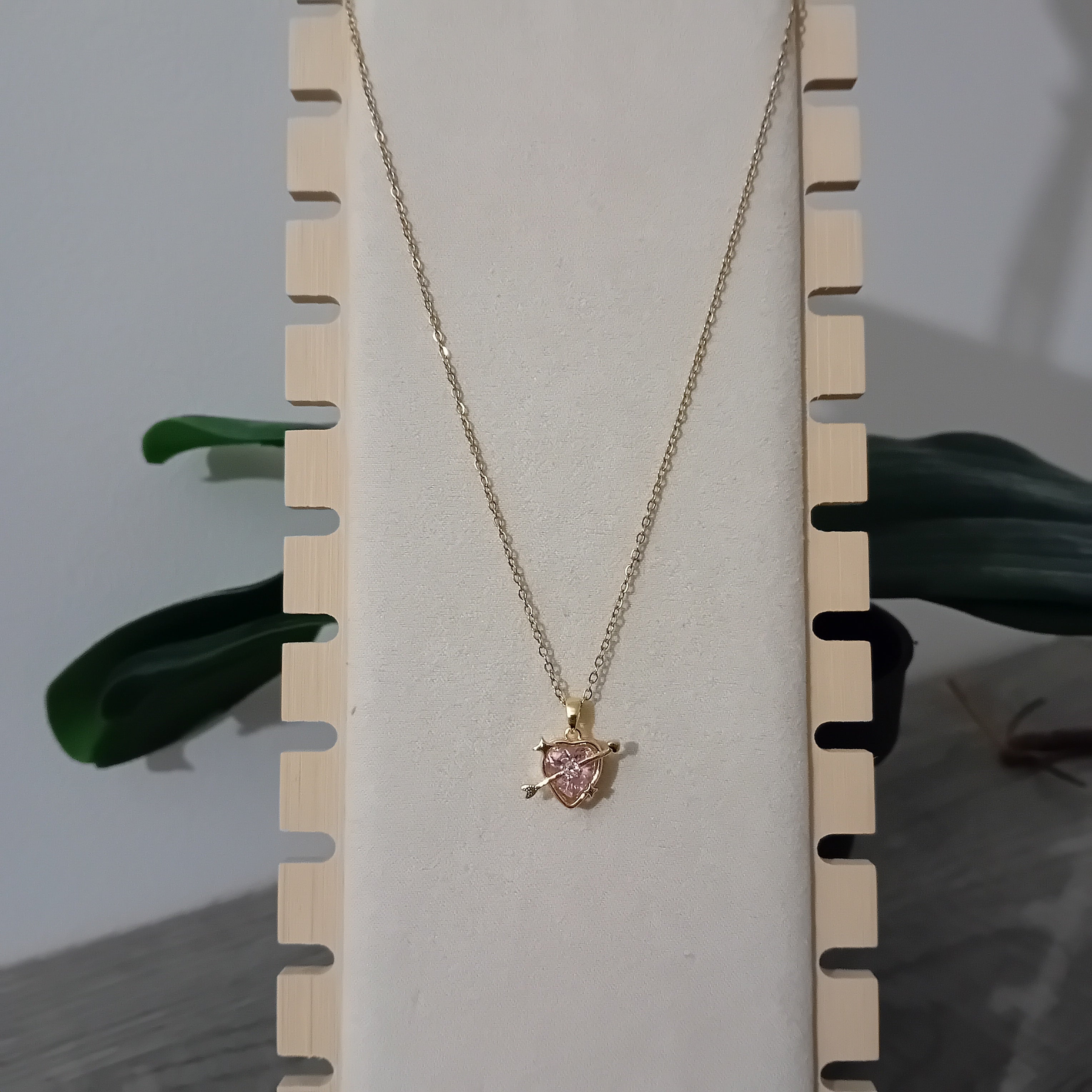 collier coeur flèche doré