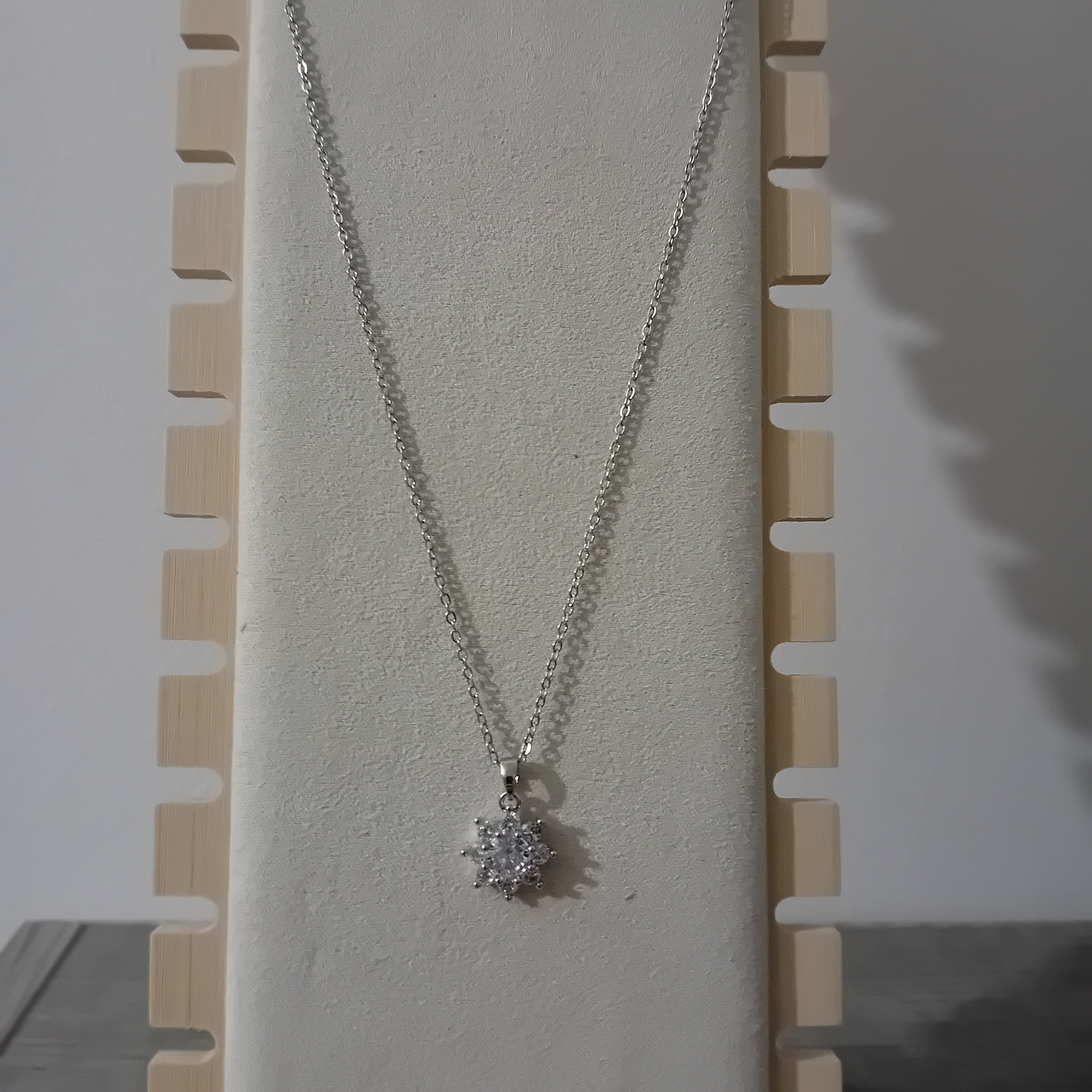 collier flocon de cristal argenté