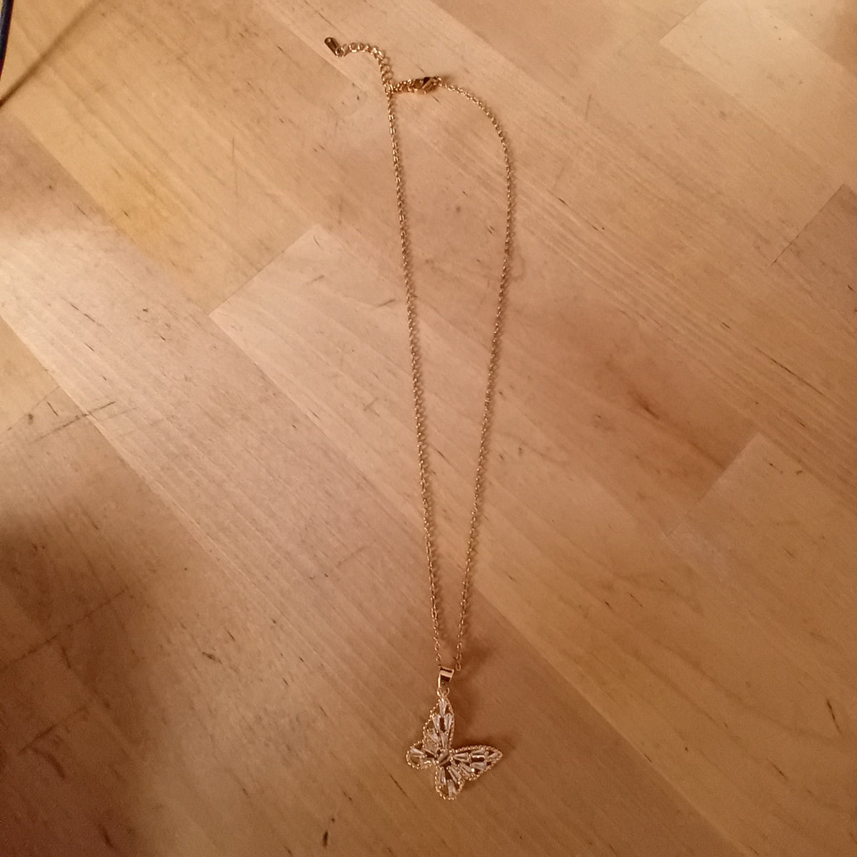 collier pendentif papillon