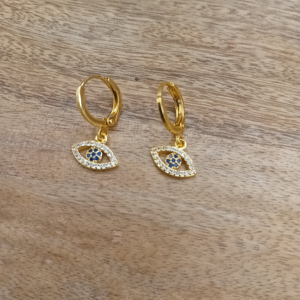 boucles d'oreilles pendantes motif œil bleu