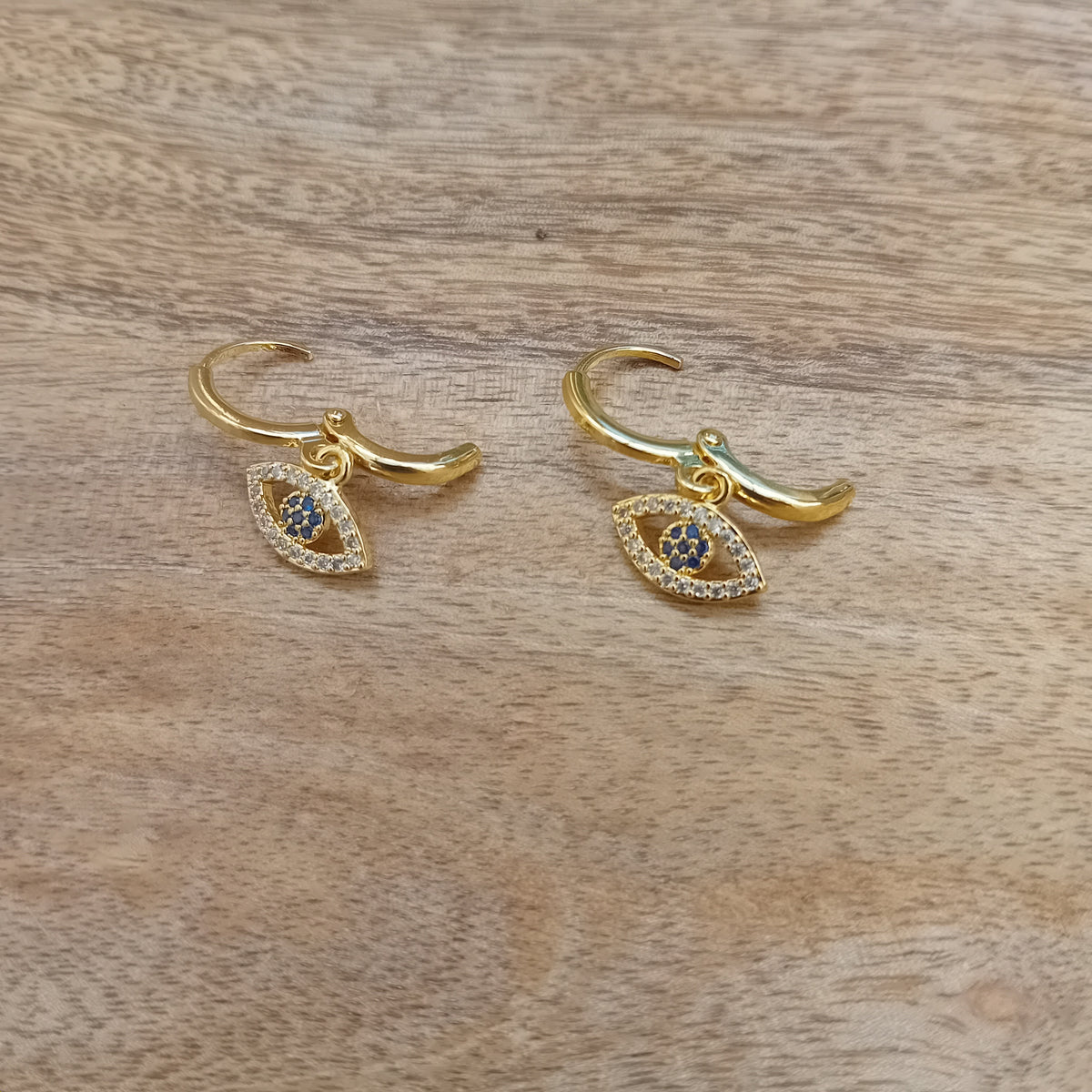 boucles d'oreilles pendantes motif œil bleu