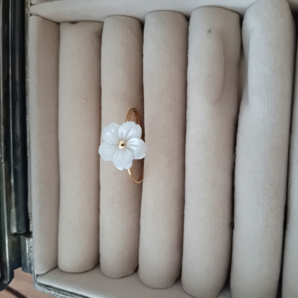 Bague fleur nacre écrin v2