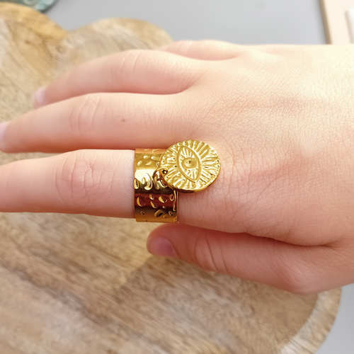 Bague œil evil eye portée améliorée