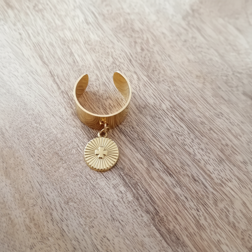 Bague médaillon croix soleil à plat améliorée