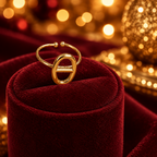 Bague maille marine sur velours bordeaux, ambiance de fêtes