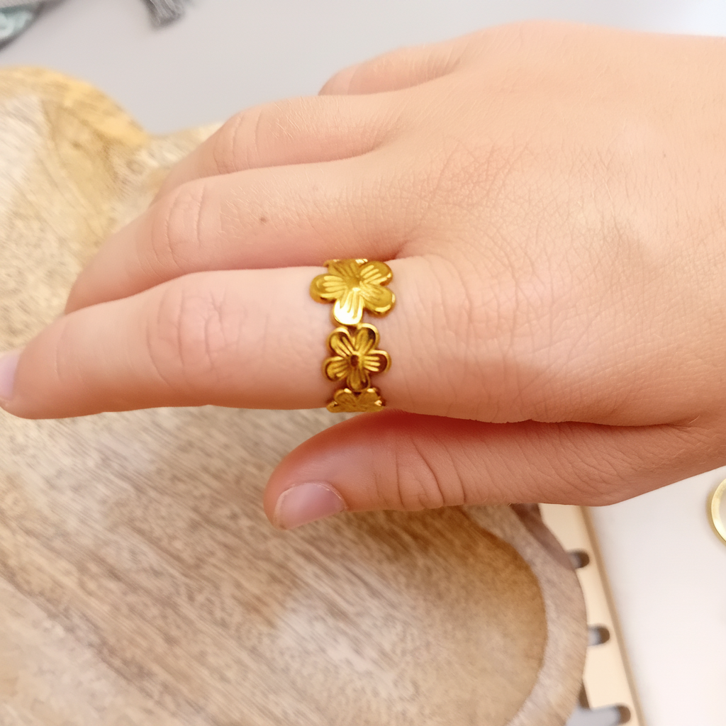 Bague marguerite portée améliorée