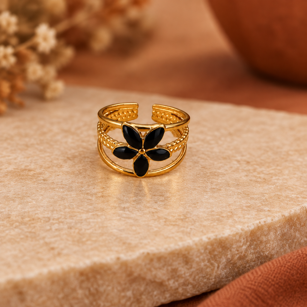 Bague mise en valeur sur un fond aux couleurs chaudes d’automne
