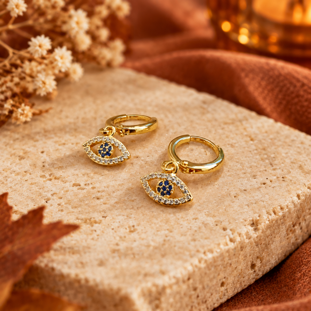Boucles d’oreilles sur fond chaud automnal