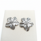 Boucles fleur argentée dos