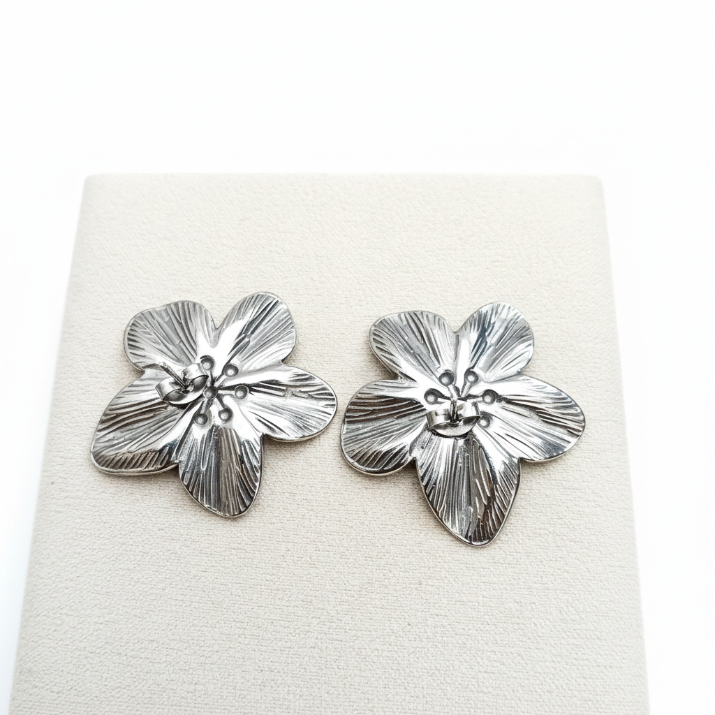Boucles fleur argentée dos