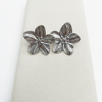 Boucles fleur argentée face