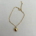 Bracelet cœur doré - fond lin crème