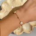 Bracelet fleurs blanches - photo améliorée