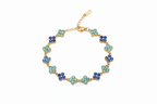 Bracelet fleurs bleues fond blanc naturel