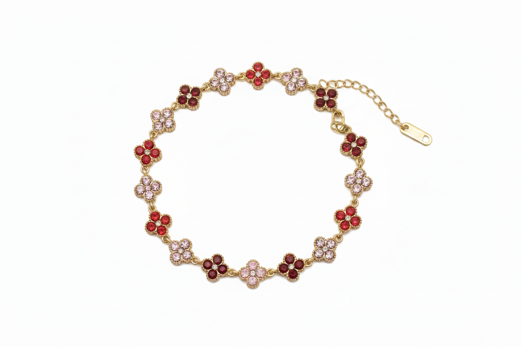 Bracelet fleurs rouges et rose pâle fond blanc