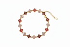 Bracelet fleurs rouges et rose pâle fond blanc