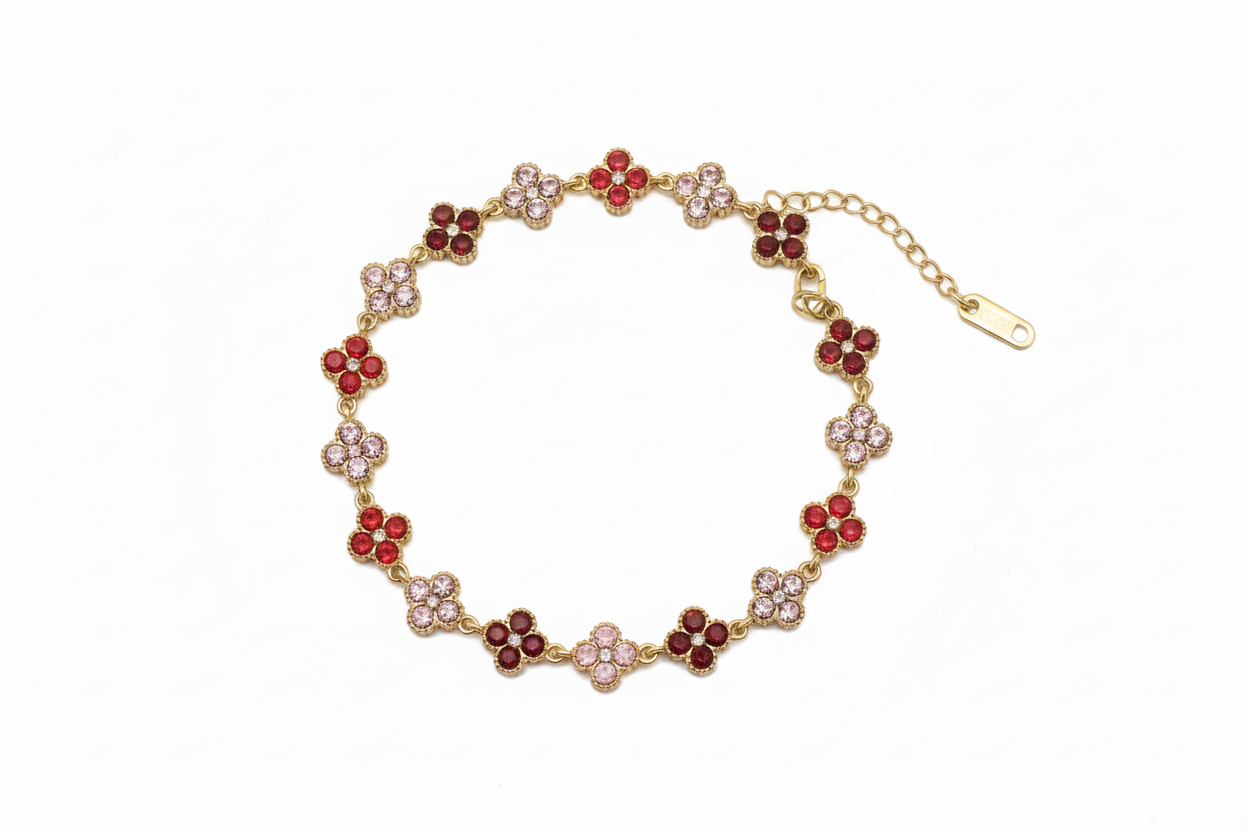 Bracelet fleurs rouges et rose pâle fond blanc