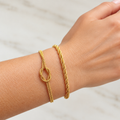 Bracelet mis en valeur par une nouvelle pose de main
