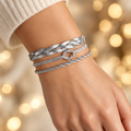 Bracelets portés sur un poignet élégant