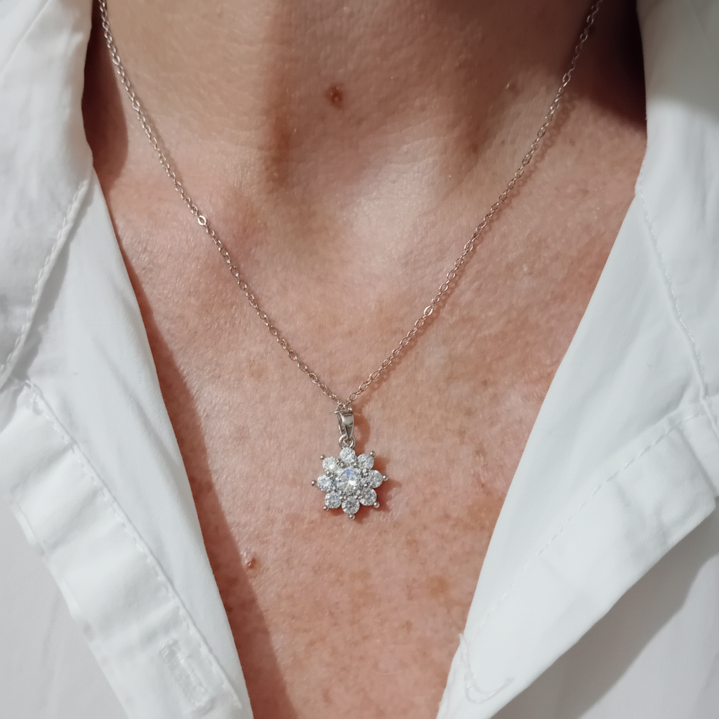 Collier Flocon Cristal - photo éclaircie