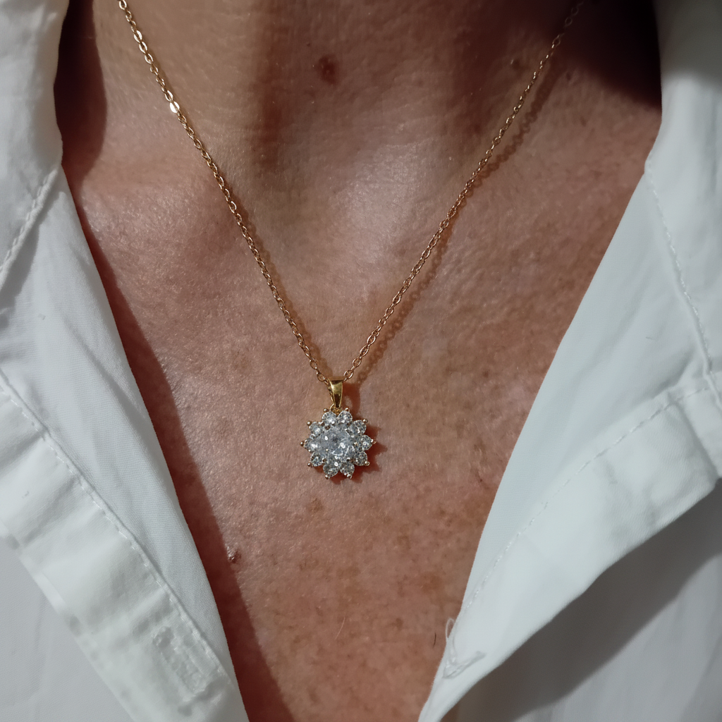 Collier Flocon Doré - photo éclaircie